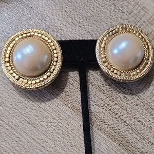 Vintage Gold Tone and Cream Faux Pearl Clip On Statement Earrings 80s 💫